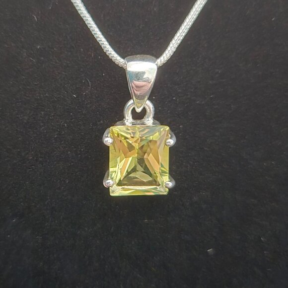 Sterling Silver Faceted Yellow Quartz Pendant - Picture 8 of 10